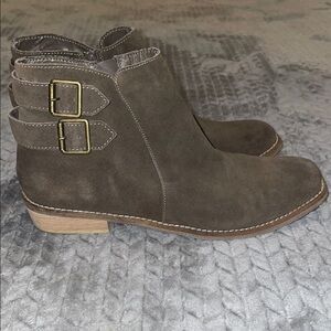 Very Volatile Square Toe Suede Booties. Zipper Sides w Double Strap Buckles. 8.5